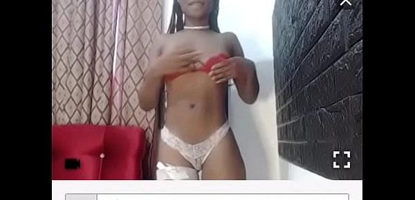  Negra rica sé masturba por webcam